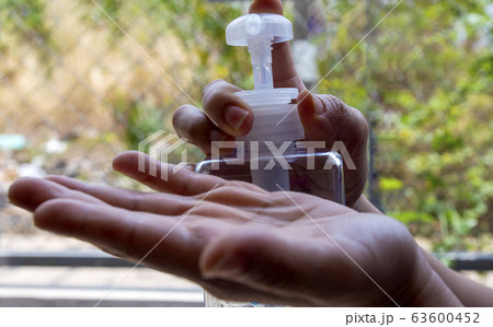 Hand washing with alcohol gel to eliminate bacteria and viruses, Hand washing cleaner alcohol Hand washing with alcohol gel to eliminate bacteria and viruses, Hand washing cleaner alcohol 63600452