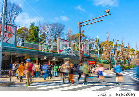 日本の東京都市景観 原宿駅などを望む＝2020年3月21日 63603068