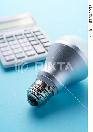 LED電球と電卓 LED電球と電卓 63606052