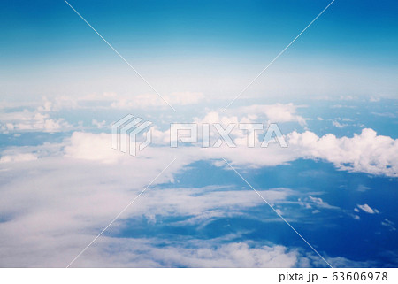 上空からの景色 雲海 青空のイラスト素材
