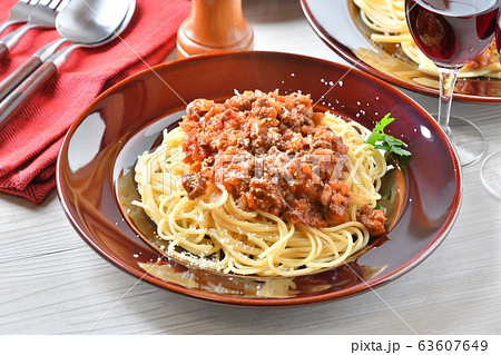 イタリアンパスタのボロネーゼ（牛肉・挽肉・すね肉、赤ワインとデミグラスソース・トマトソース、セロリ） 63607649