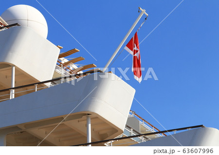 横浜港に停泊中の大型客船 63607996