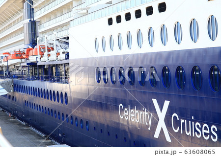 横浜港に停泊中の大型客船セレブリティミレニアム 63608065