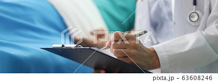 Doc asking about well-being of patient Doc asking about well-being of patient 63608246