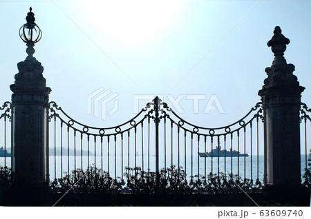 海上を行きかう船 トルコ イラスト素材 海上を行きかう船 トルコ イラスト素材 63609740