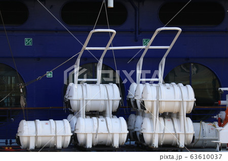 大型客船と救命具 63610037