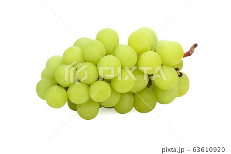Fresh green grapes isolated on white background 63610920