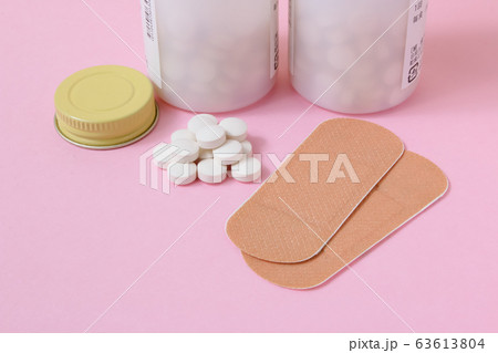 くすり　錠剤　飲み薬　薬　医療　医薬品 63613804