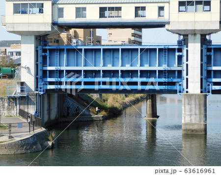 神崎川側から見た番田水門 63616961