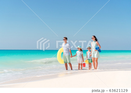 Young family on vacation have a lot of fun 63621129