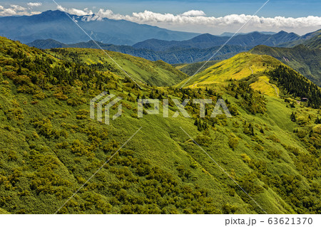 巻機山・割引岳から見るニセ巻機と上州武尊山 63621370