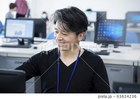 カジュアルビジネス デスクワーク 40代 50代 男性 カジュアルビジネス デスクワーク 40代 50代 男性 63624236
