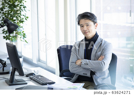 カジュアルビジネス デスクワーク 40代 50代 男性 カジュアルビジネス デスクワーク 40代 50代 男性 63624271