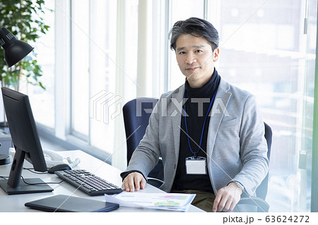 カジュアルビジネス デスクワーク 40代 50代 男性 カジュアルビジネス デスクワーク 40代 50代 男性 63624272