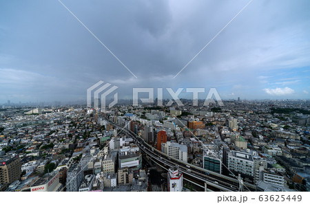 日本の東京都市景観 都心に広がる巨大な暗雲(ゲリラ豪雨) 日本の東京都市景観 都心に広がる巨大な暗雲(ゲリラ豪雨) 63625449