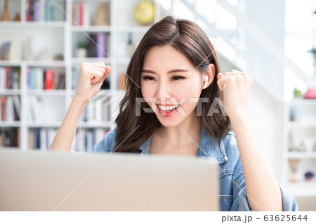 student using laptop at home 63625644