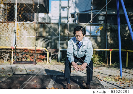 公園にいるビジネスマン 63626292