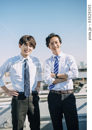 屋上にいるビジネスマン 63626305