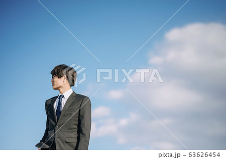屋上にいるビジネスマン 63626454
