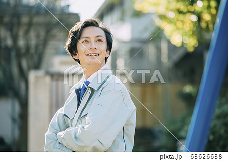 公園にいるビジネスマン 63626638