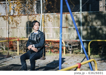 公園にいるビジネスマン 公園にいるビジネスマン 63626691