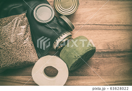 Toilet paper roll, protective gas mask, pack of 63628022