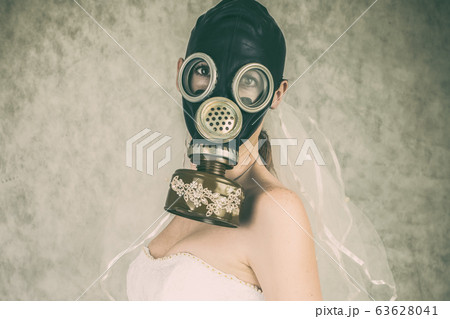 Bride in veil dress and protective mask in a gas Bride in veil dress and protective mask in a gas 63628041