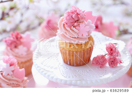 桜カップケーキ　お花見スイーツ　 63629589