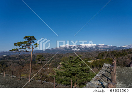 福島県　二本松城　本丸跡　天守台から見る安達太良山 63631509