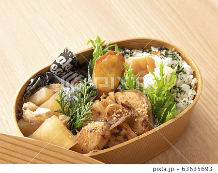 曲げわっぱのお弁当 63635693
