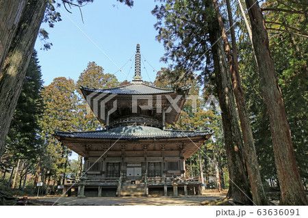 早春の高野山寺院 63636091