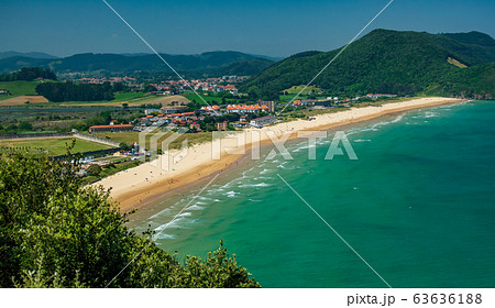 Top view of large beach and small towns in the countryside 63636188