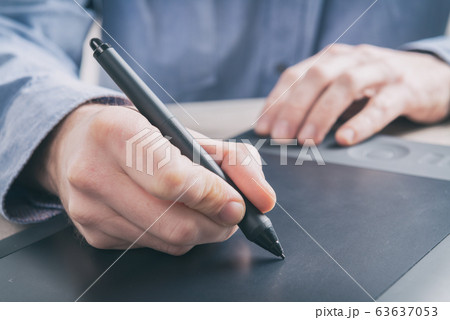 Man using graphical tablet 63637053