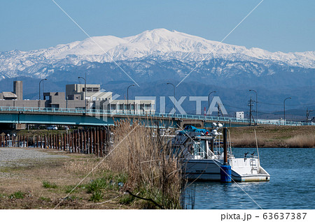 霊峰白山遠望/石川県/小松市梯川河口より/2020年3月撮影 霊峰白山遠望/石川県/小松市梯川河口より/2020年3月撮影 63637387