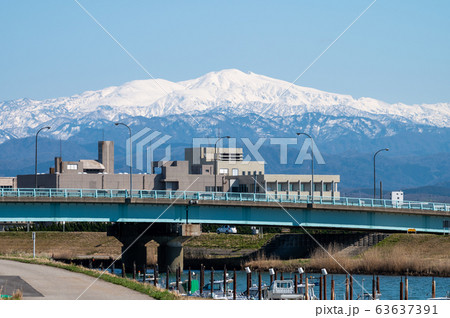 霊峰白山遠望／石川県／小松市梯川河口より／2020年3月撮影 63637391