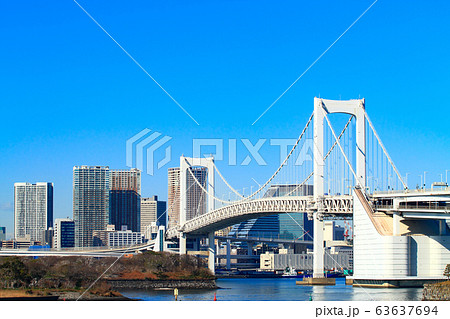 東京都　レインボーブリッジとその周辺の風景 63637694
