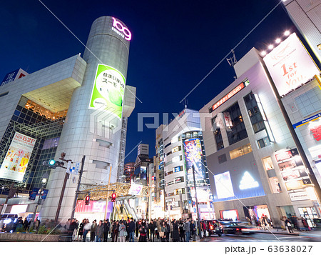 渋谷　道玄坂下交差点とSHIBUYA109 63638027