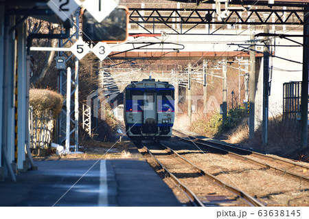 早春の北海道室蘭市JR母恋駅を発着する普通列車の風景を撮影 早春の北海道室蘭市JR母恋駅を発着する普通列車の風景を撮影 63638145