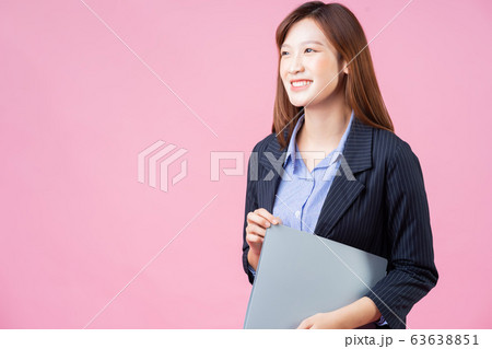 Business woman with pink background 63638851