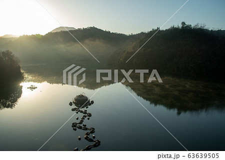 早朝の三瓶ダム、さひめ湖(2020年2月) 早朝の三瓶ダム、さひめ湖(2020年2月) 63639505