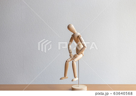 木製のデッサン人形 63640568