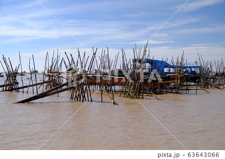 トンレサップ湖にて トンレサップ湖にて 63643066