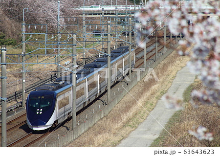 千葉県白井市付近北総線を通る京成電鉄成田スカイアクセスと満開のさくら 千葉県白井市付近北総線を通る京成電鉄成田スカイアクセスと満開のさくら 63643623