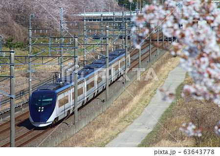 千葉県白井市付近北総線を通る京成電鉄成田スカイアクセスと満開のさくら 千葉県白井市付近北総線を通る京成電鉄成田スカイアクセスと満開のさくら 63643778