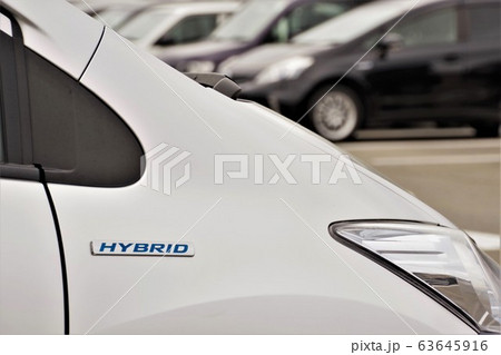 自動車イメージ　ハイブリッド車　フリード 63645916