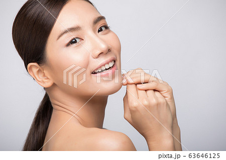 女性　美人　モデル　スキンケア　美容　化粧 63646125