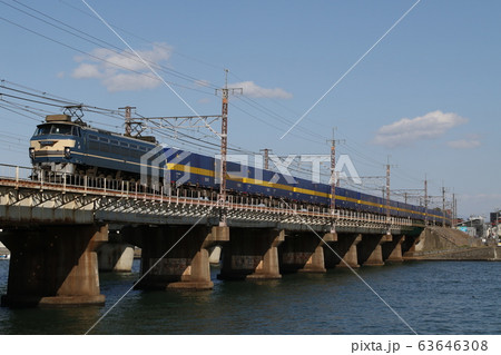 EF66機関車牽引貨物列車 63646308