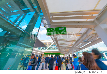 日本の東京都市景観　14日に開業したJR山手線の新駅「高輪ゲートウェイ駅」などを望む＝3月15日 63647340