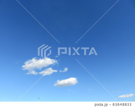 空に浮かぶ雲 63648833
