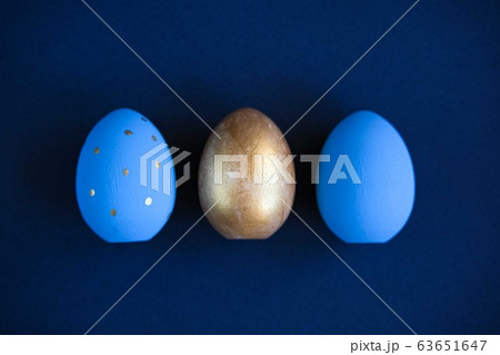 gold and light blue eggs 63651647